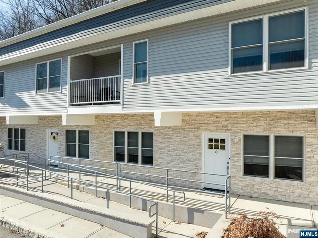$475,000 | 165 Lakeside Road, Unit 8, West Milford, NJ 07421
