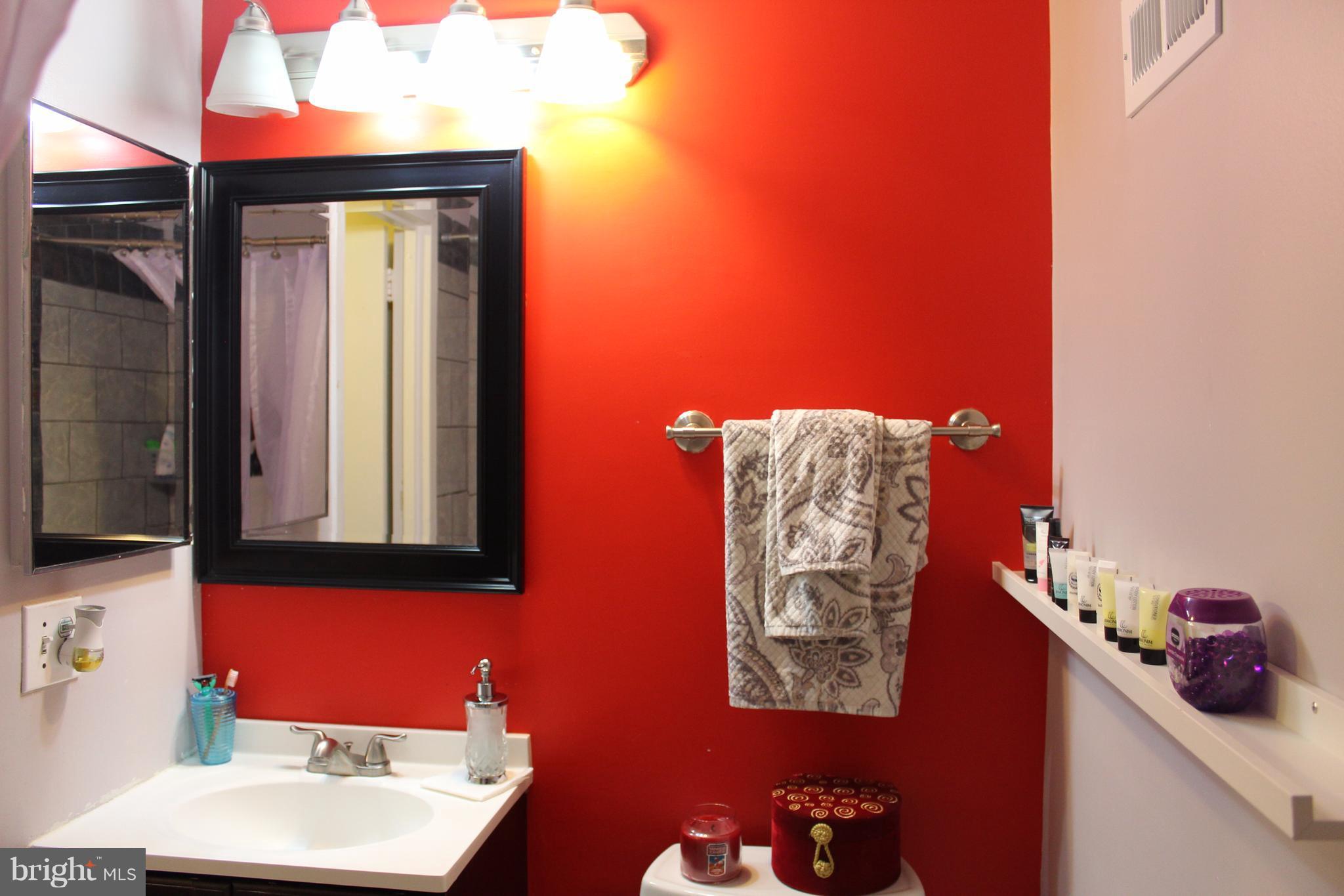 9440 Horizon Run Road, Unit 14A Gaithersburg, MD 20886 - Photo 4 of 19 Bath