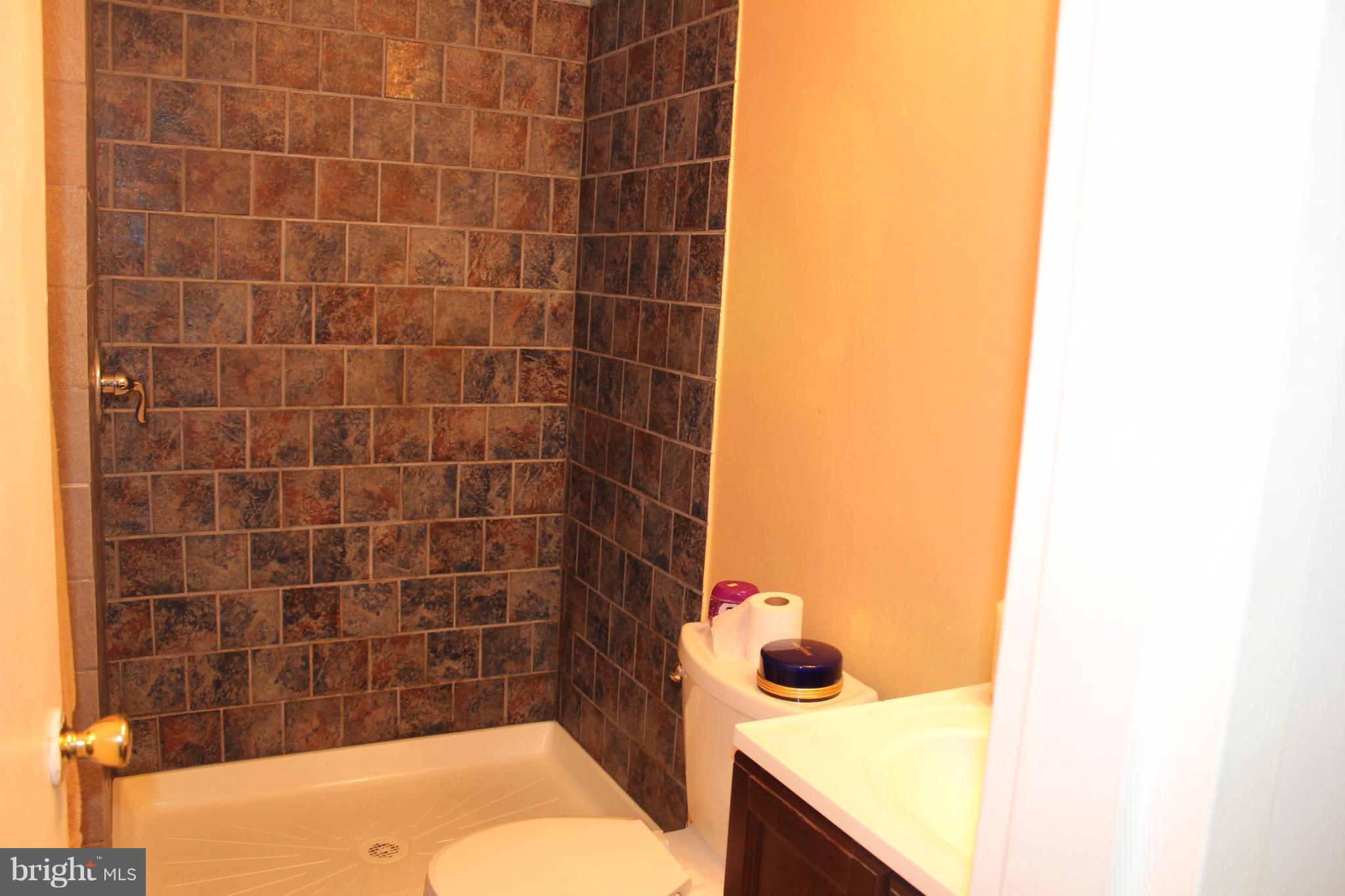 9440 Horizon Run Road, Unit 14A Gaithersburg, MD 20886 - Photo 5 of 19 Bath (Master)