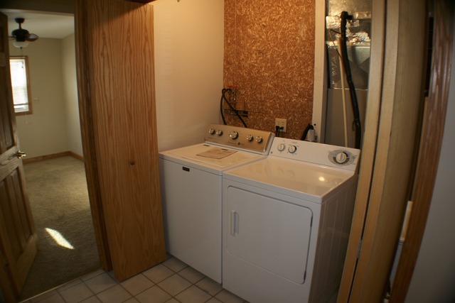 933 Wisconsin Road New Lenox, IL 60451 - Photo 16 of 16 a utility room with dryer and washer