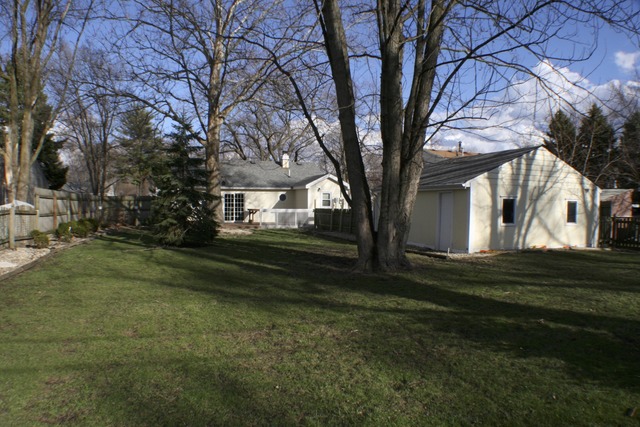 933 Wisconsin Road New Lenox, IL 60451 - Photo 5 of 16 a white house in middle of a yard