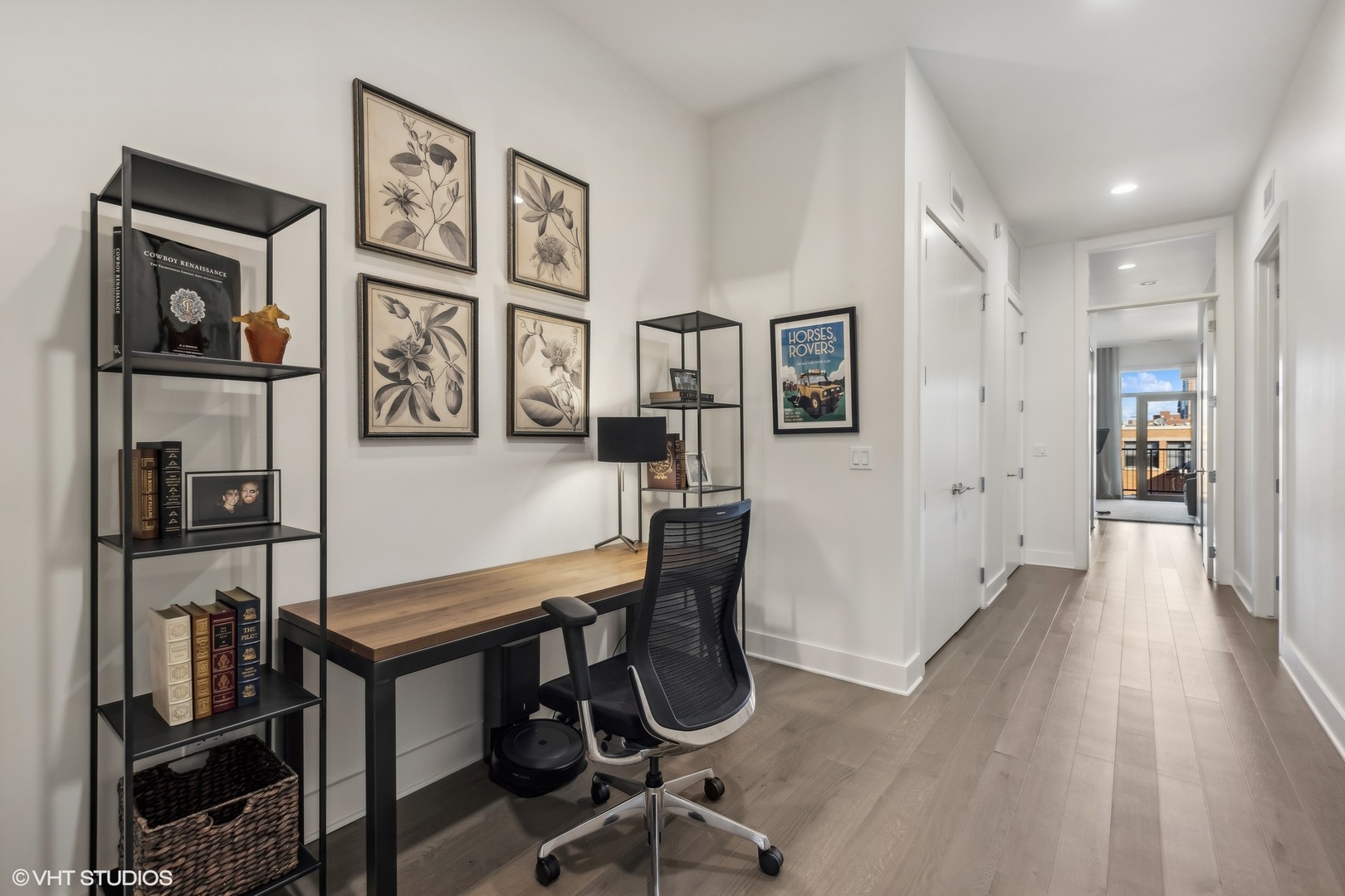 1128 West Adams Street, Unit 4E Chicago, IL 60607 - Photo 7 of 21 a view of a livingroom with furniture and window