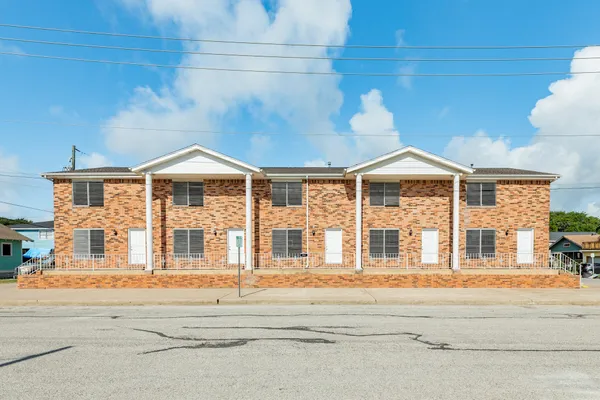 $1,800 | 711 7th Street, Unit 5, Galveston, TX 77550