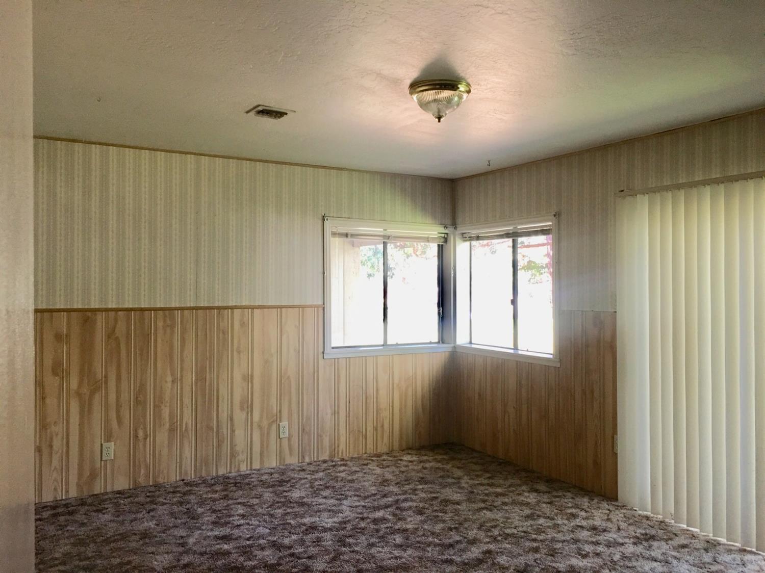 300 Grange Road Grants Pass, OR 97526 - Photo 25 of 27 a view of an empty room with a window