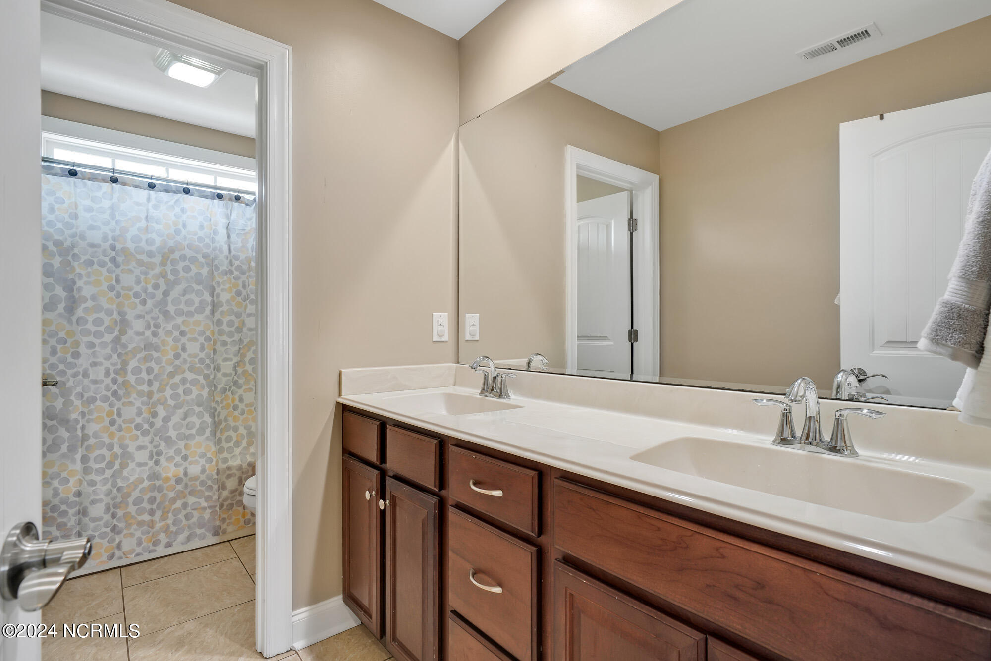 6147 Tarin Road Wilmington, NC 28409 - Photo 26 of 39 Upstairs Bath 1