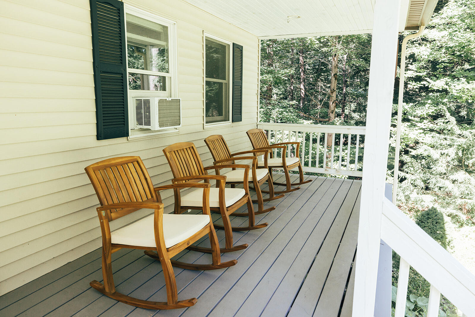 8 Evergreen Road Freeport, ME 04032 - Photo 11 of 32 Farmer's Porch 1st Floor