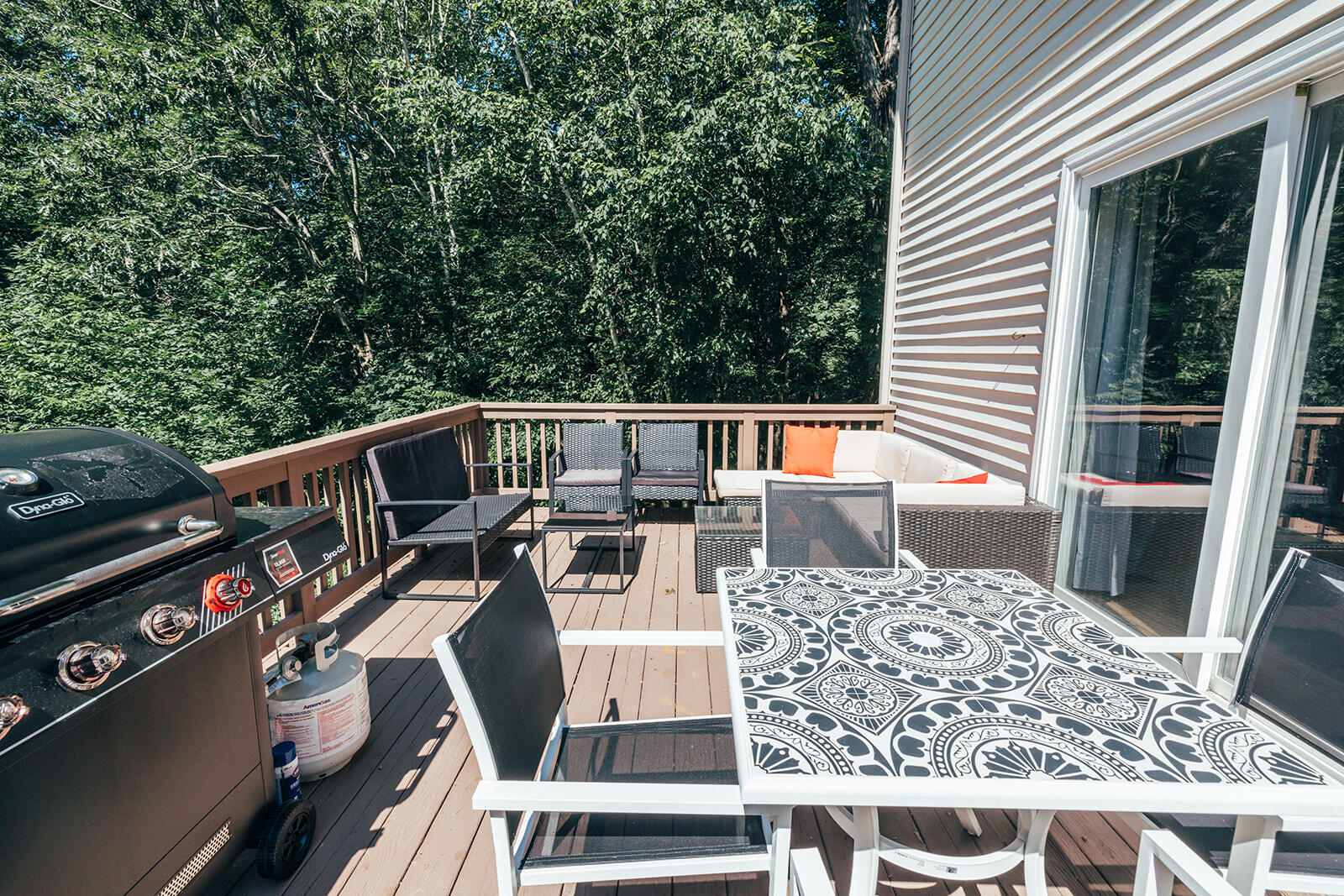 8 Evergreen Road Freeport, ME 04032 - Photo 9 of 32 Deck Off Living Room 1st Floor (1)