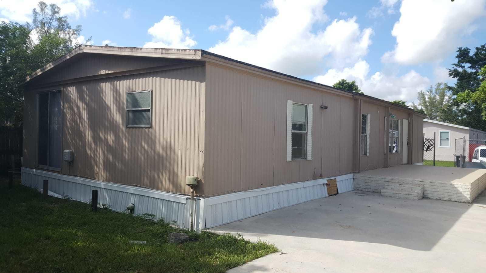 23046 Watergate Circle Boca Raton, FL 33428 - Photo 1 of 9 29844e7b-d5e3-4c47-b54d-62fef51a5c29