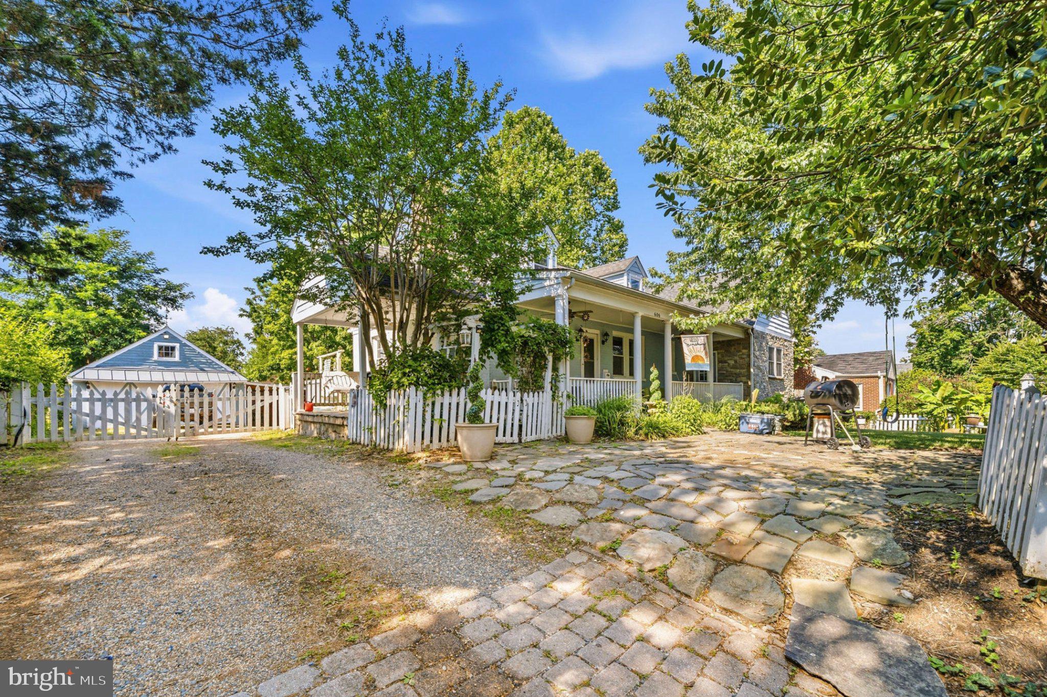 606 Edwards Ferry Road Northeast Leesburg, VA 20176 - Photo 4 of 49 Charming home with lush greenery.