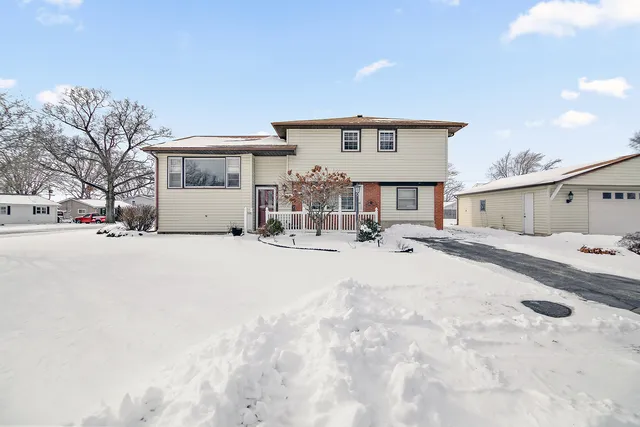 $230,000 | 401 Greeley Street, Aroma Park, IL 60910