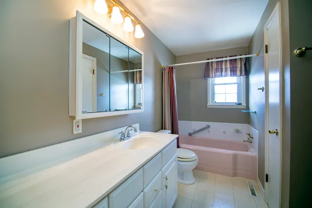 $230,000 | 401 Greeley Street, Aroma Park, IL 60910