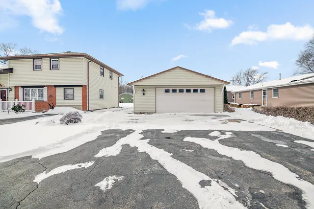 $230,000 | 401 Greeley Street, Aroma Park, IL 60910