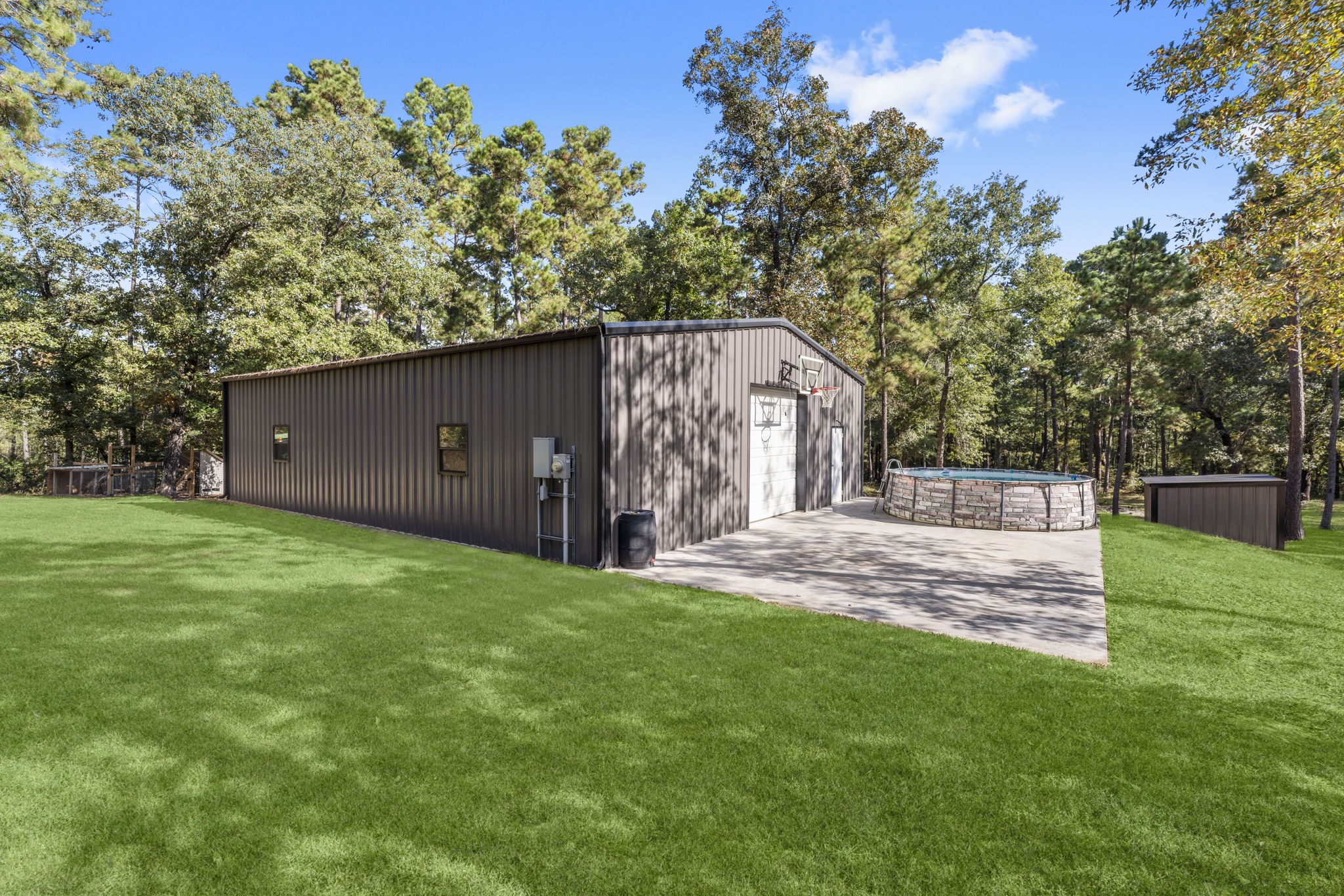 577 Winding River Road South Oakhurst, TX 77359 - Photo 28 of 31 a view of a backyard with a garden and tree