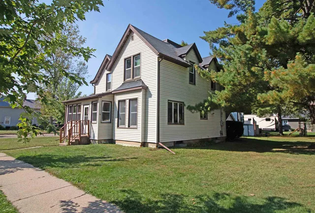 $235,000 | 357 West Monroe Street, Spring Green, WI 53588