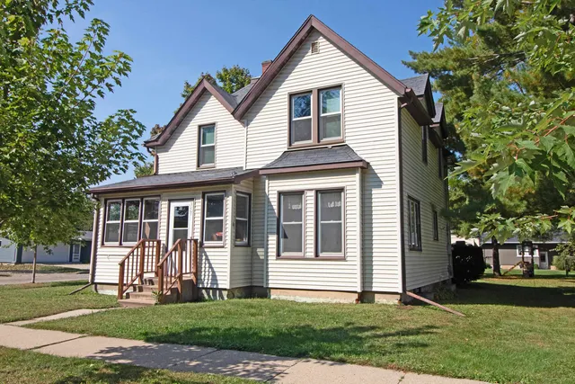 $235,000 | 357 West Monroe Street, Spring Green, WI 53588