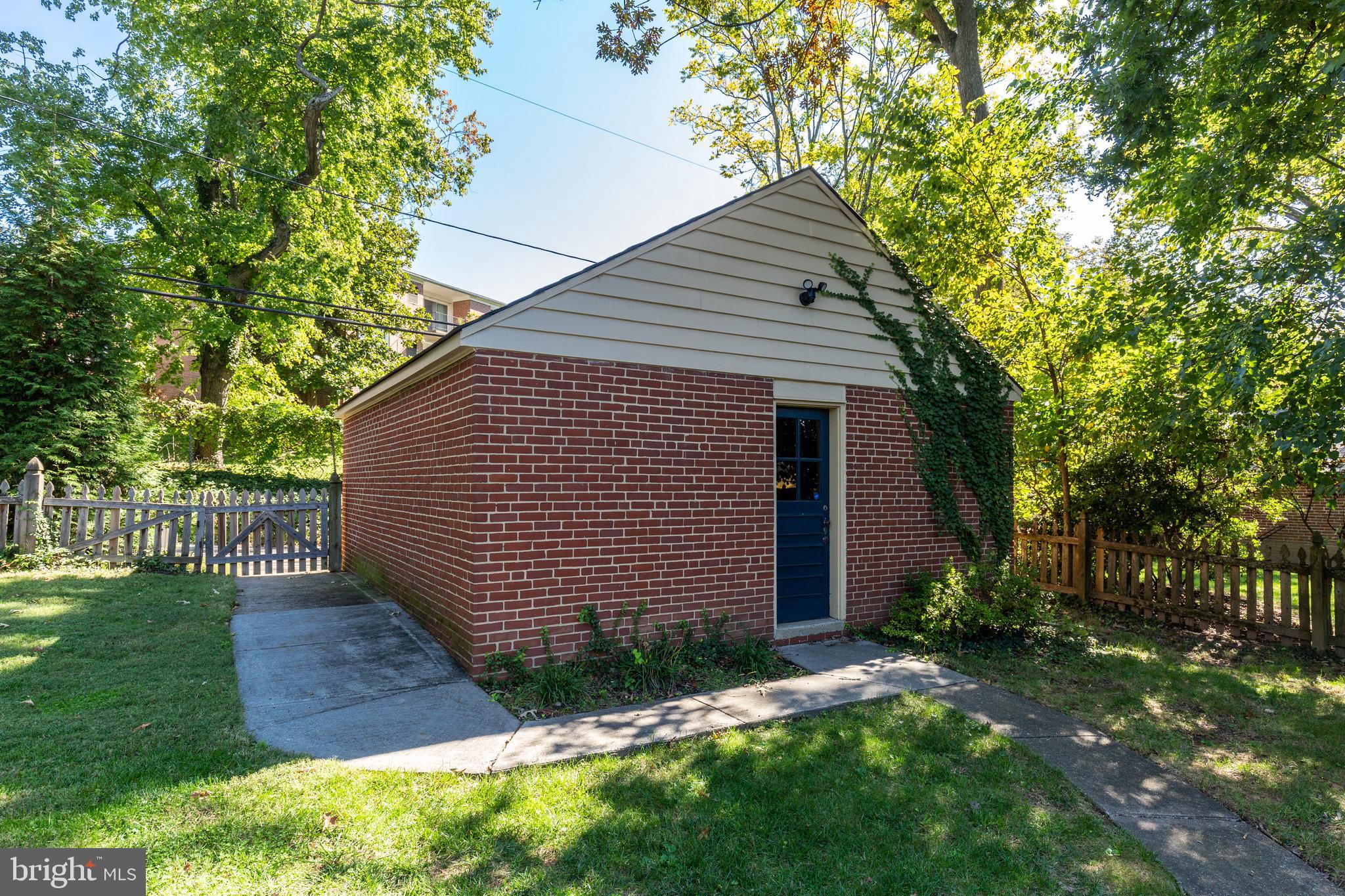 5429 Springlake Way Baltimore, MD 21212 - Photo 4 of 58