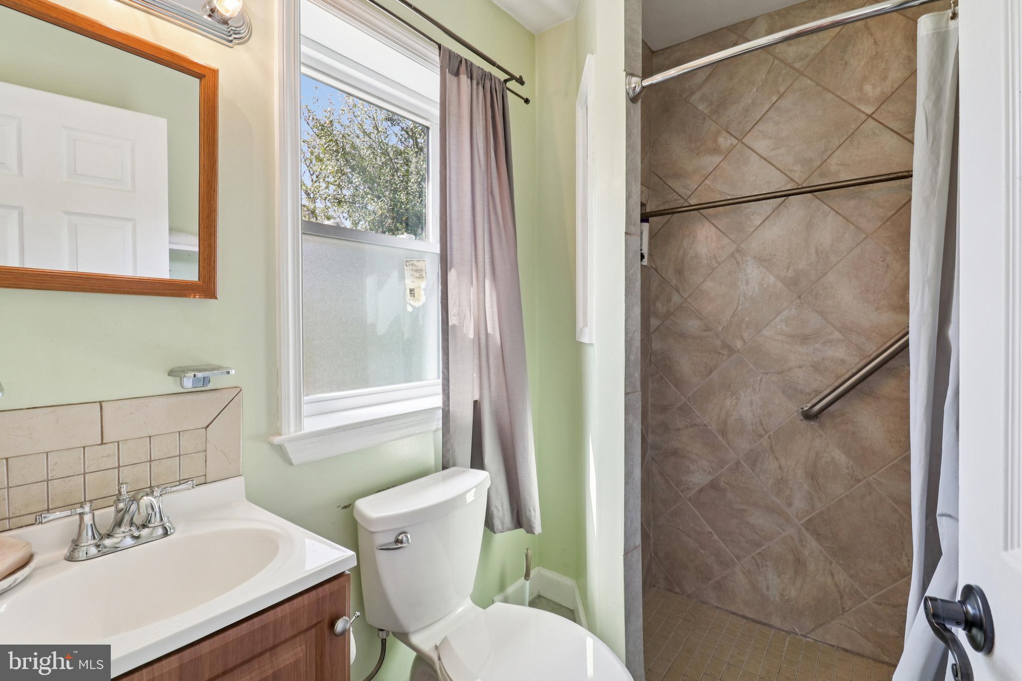 3149 Newton Street Northeast Washington, DC 20018 - Photo 27 of 57 Full bath with Main level BR