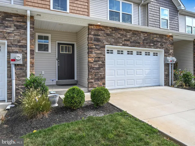 $2,650 | 108 Staplehill Court, Sinking Spring, PA 19608