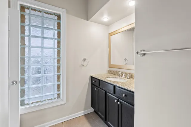 $2,100 | 1115 East Knapp Street, Unit 2, Milwaukee, WI 53202