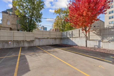 $2,100 | 1115 East Knapp Street, Unit 2, Milwaukee, WI 53202