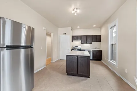 $2,100 | 1115 East Knapp Street, Unit 2, Milwaukee, WI 53202