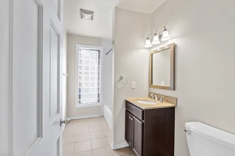 $2,100 | 1115 East Knapp Street, Unit 2, Milwaukee, WI 53202