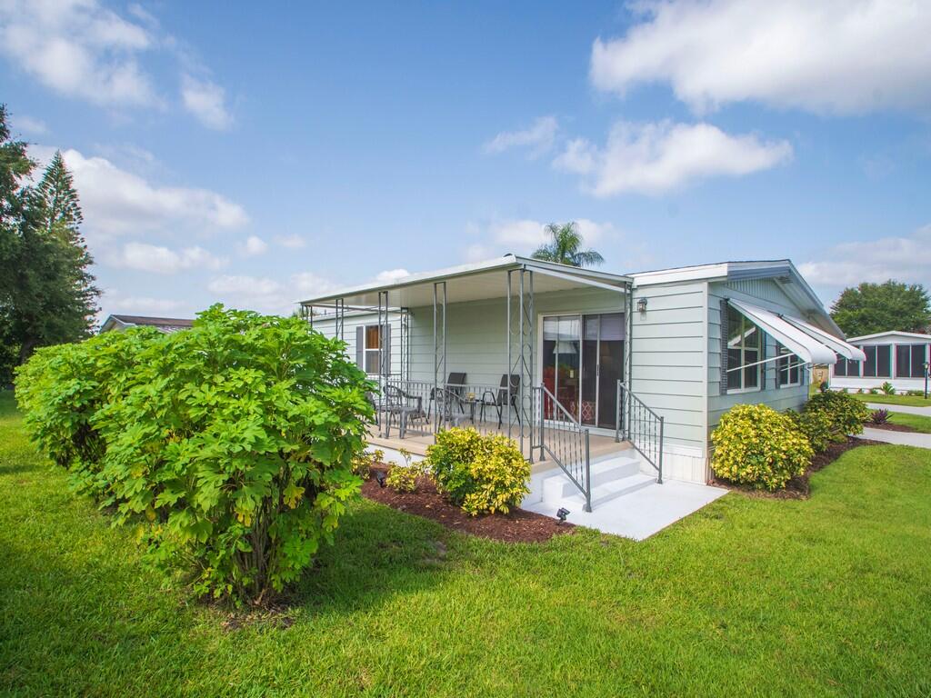 174 Northeast Emerald Drive Jensen Beach, FL 34957 - Photo 9 of 38 Image00004