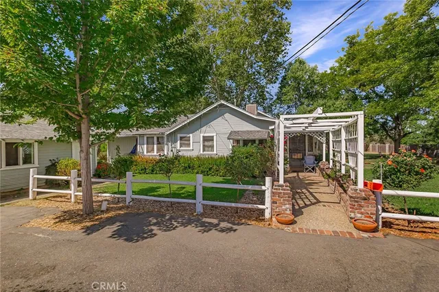 a view of a house with backyard and porch