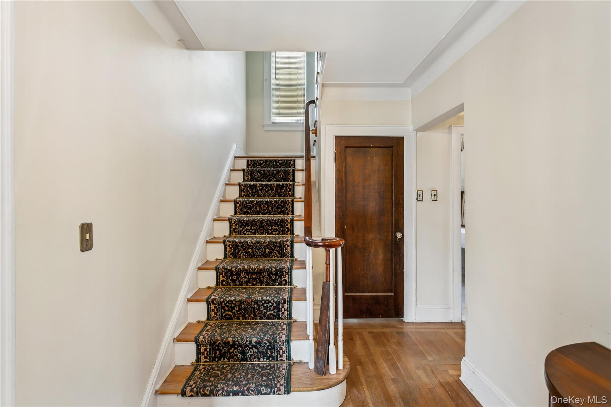 50 Roxbury Road Rockville Centre, NY 11570 - Photo 4 of 45