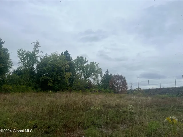 $100,000 | 1 Harbor Lane, Colonie, NY 12047