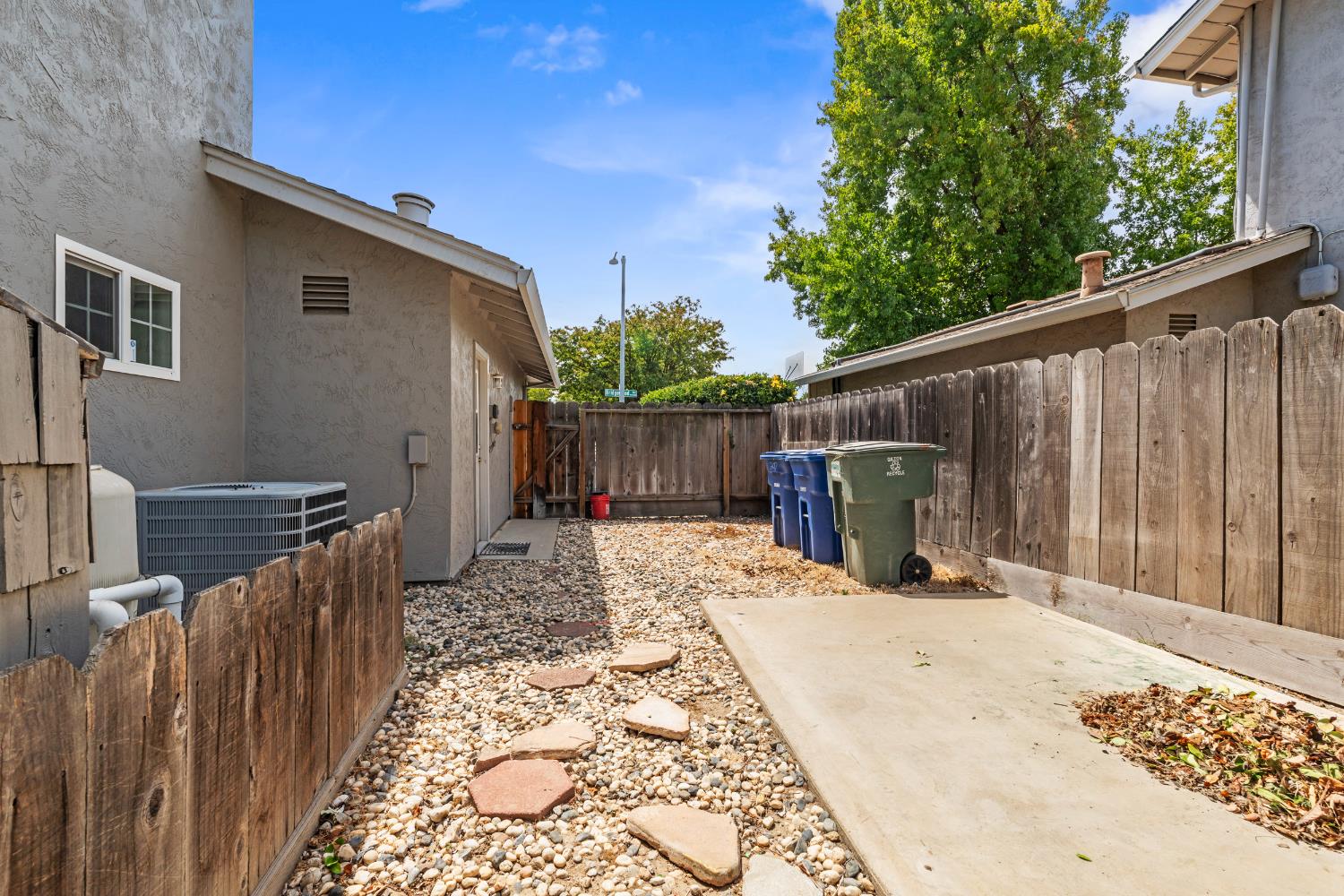 2017 Bridgewood Way Modesto, CA 95355 - Photo 35 of 43 Gallery Image 35