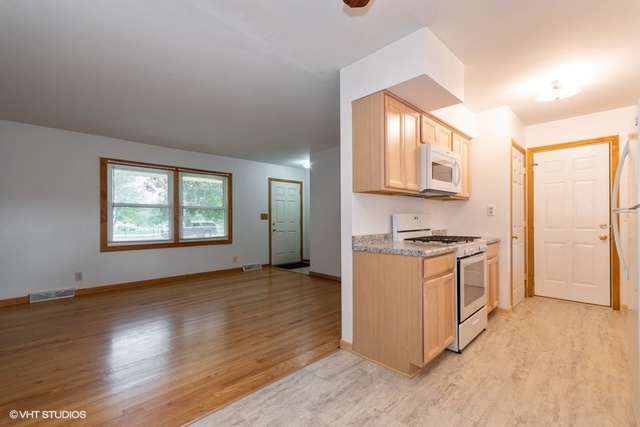 304 South 19th Street St. Charles, IL 60174 - Photo 4 of 15