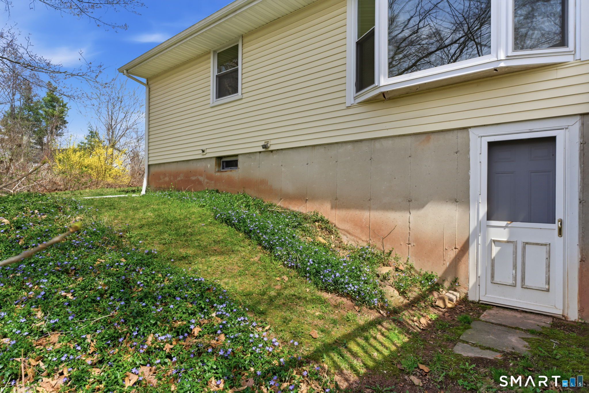 50 Stratton Court Hamden, CT 06514 - Photo 6 of 39
