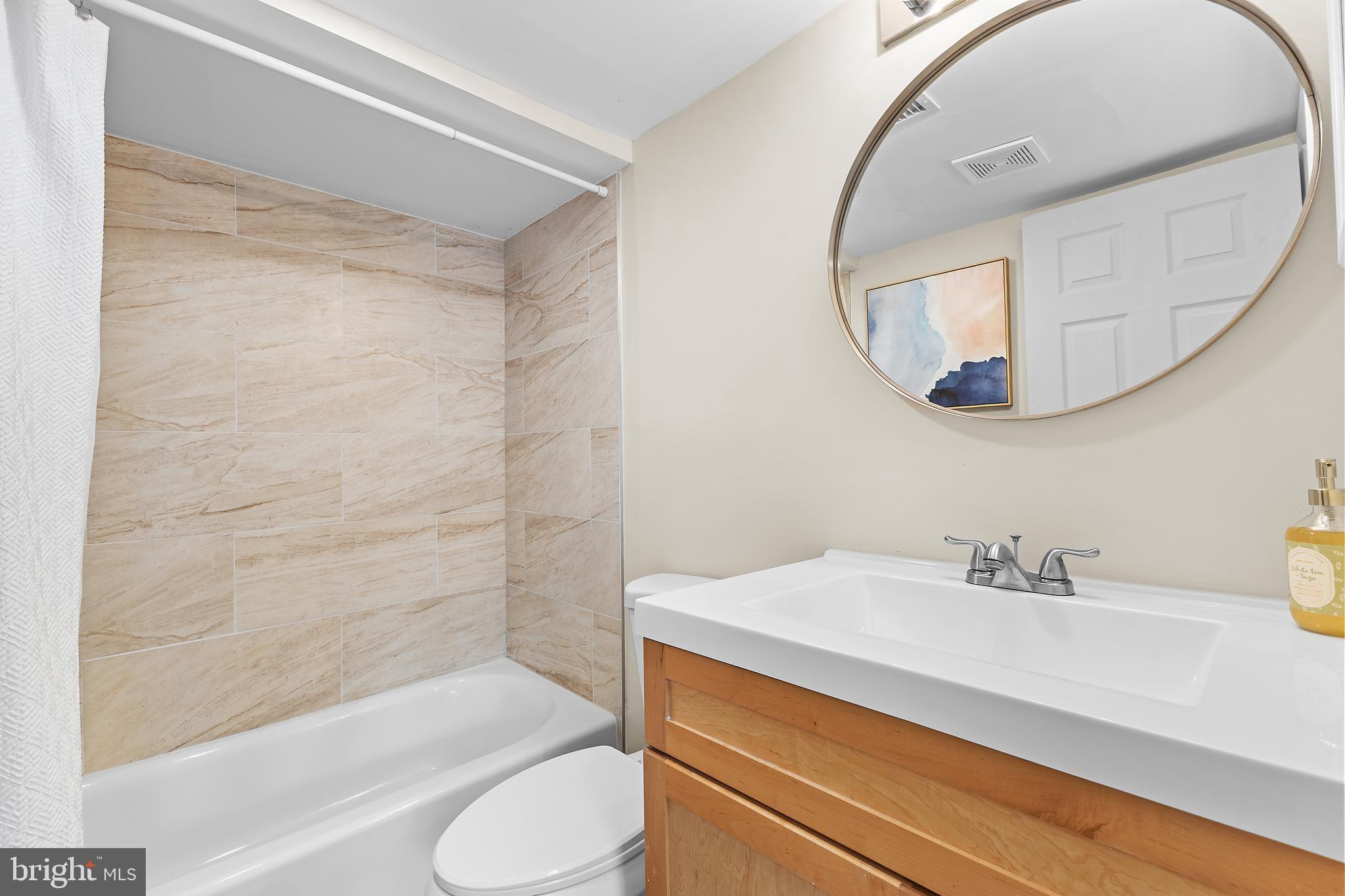 8 Queen Victoria Way Chester, MD 21619 - Photo 25 of 46 Main bedroom en-suite full bath