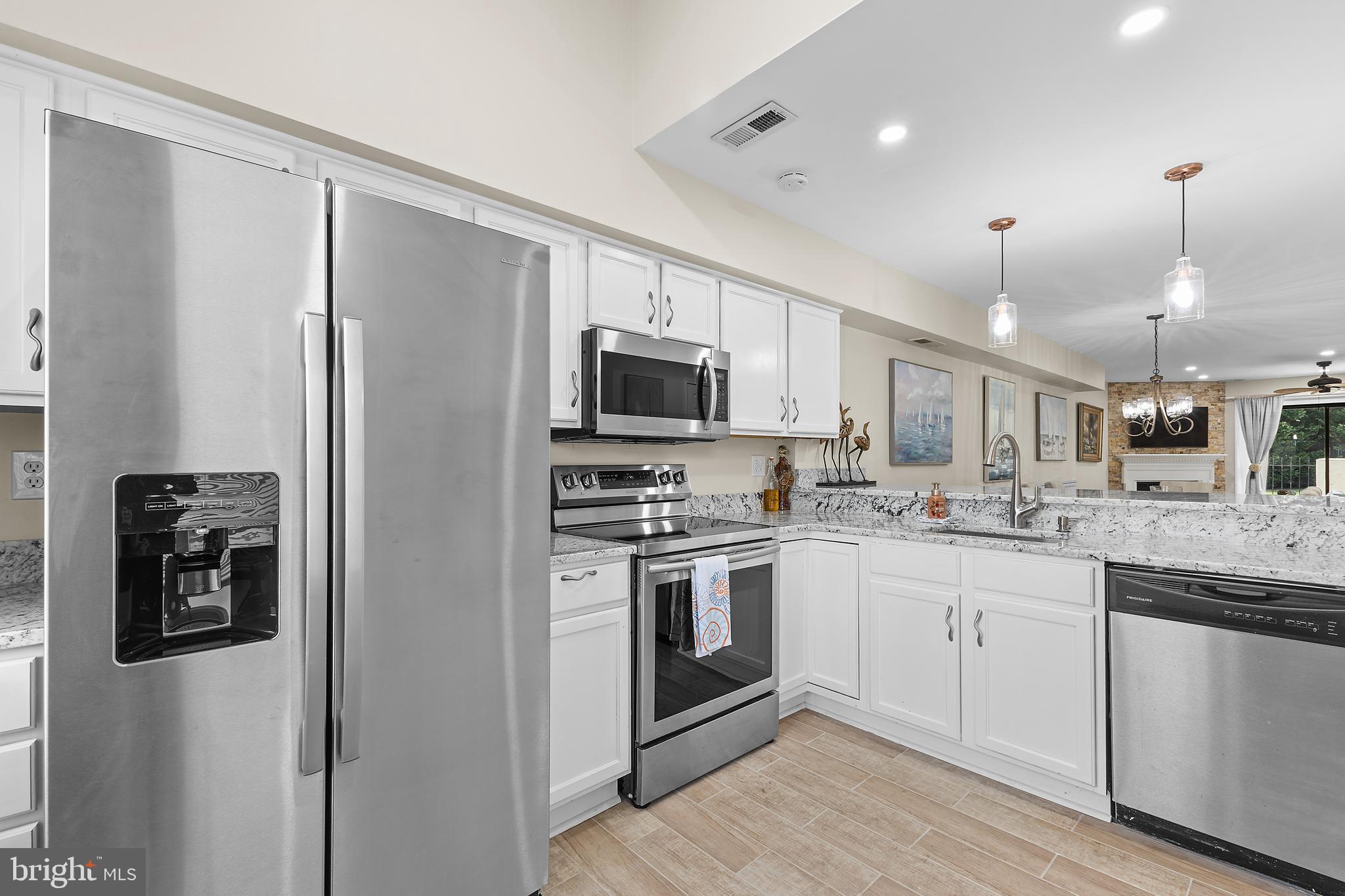 8 Queen Victoria Way Chester, MD 21619 - Photo 9 of 46 Kitchen w/bar seating