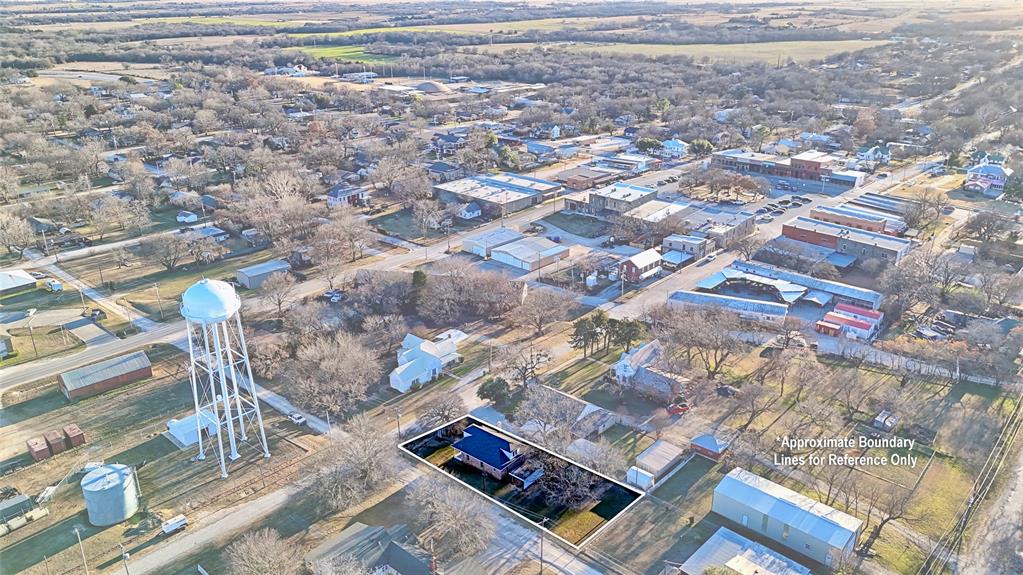view of a house with a yard
