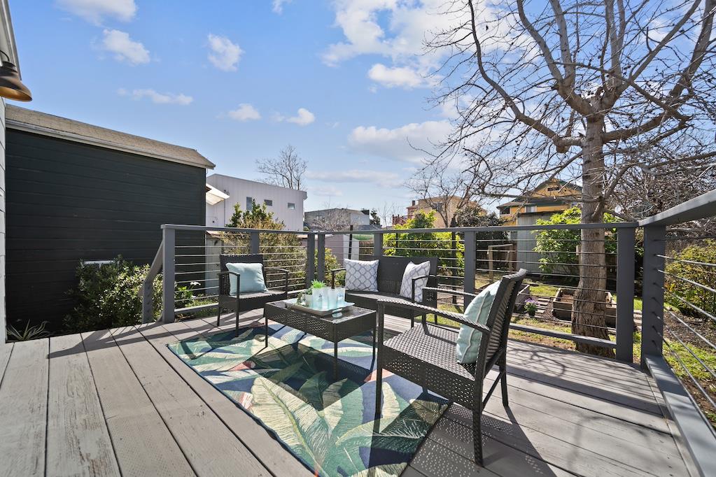 1731 11th Street Oakland, CA 94607 - Photo 27 of 35 a view of a chairs and tables in the terrace
