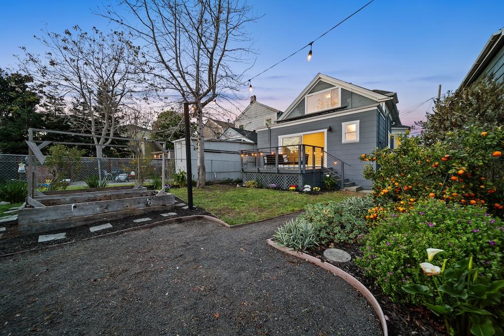 1731 11th Street Oakland, CA 94607 - Photo 28 of 35 a front view of a house with a yard