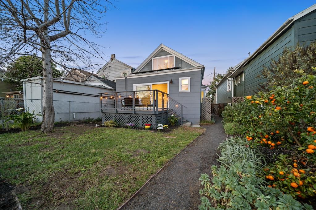 1731 11th Street Oakland, CA 94607 - Photo 29 of 35 a front view of a house with a yard