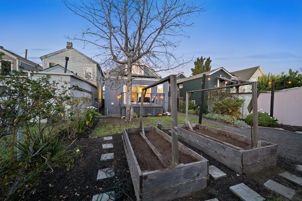 1731 11th Street Oakland, CA 94607 - Photo 30 of 35 a front view of a house with garden