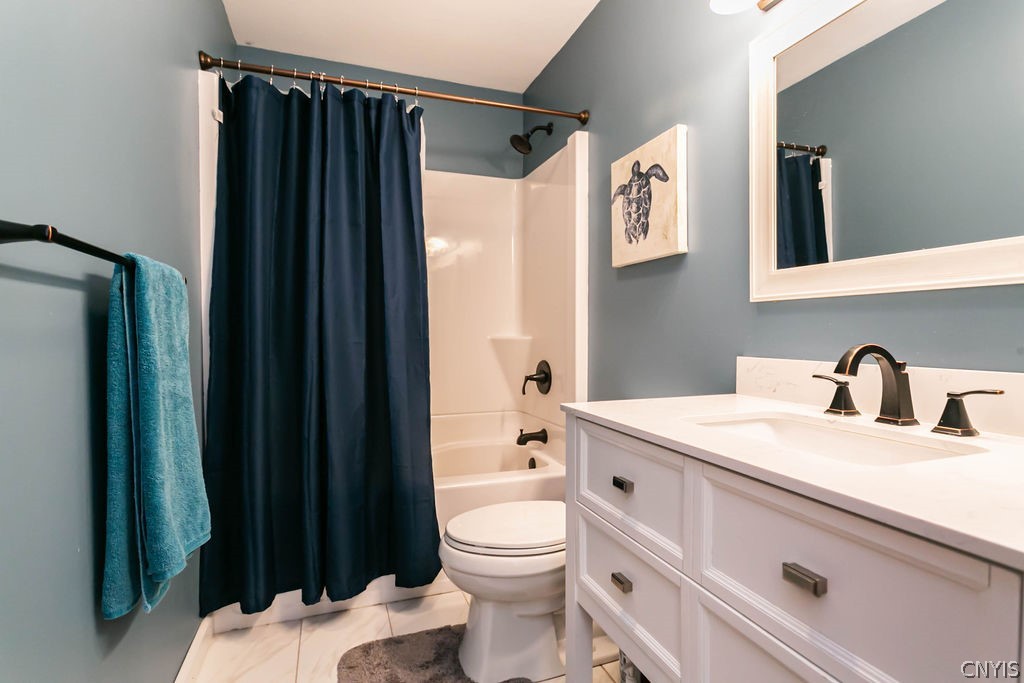 322 Driftwood Drive Oneida, NY 13421 - Photo 42 of 45 2nd fl hall bath