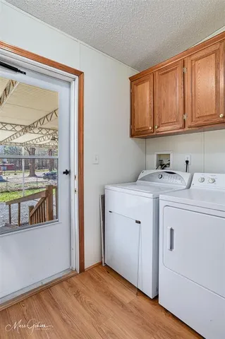 a view of utility room