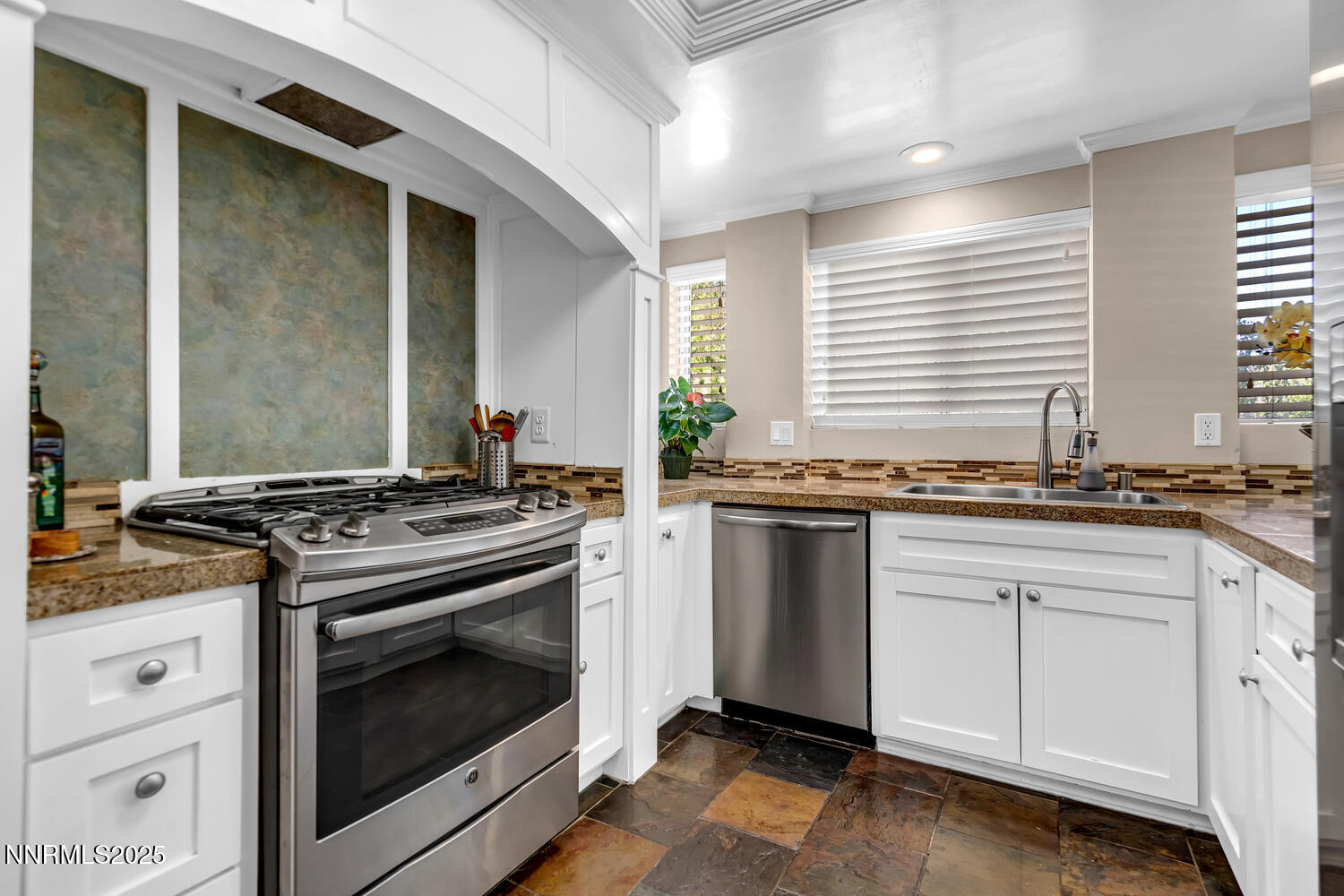 831 Blue Falls Place Reno, NV 89511 - Photo 14 of 57 831 Blue Falls Pl Reno NV-large-016-054-