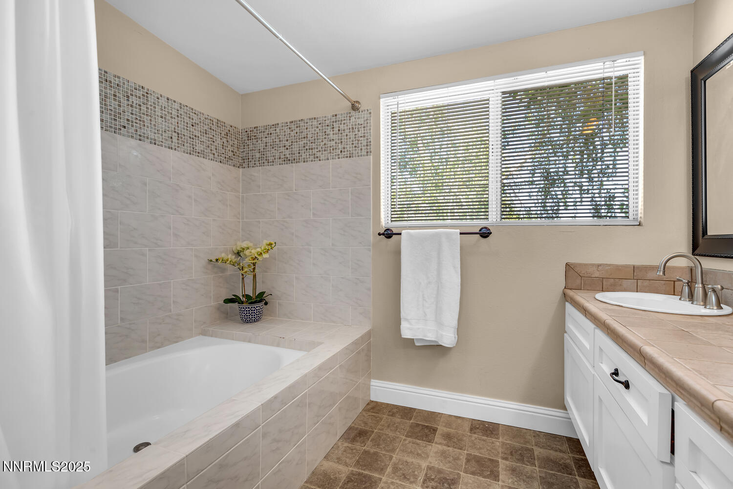 831 Blue Falls Place Reno, NV 89511 - Photo 24 of 57 831 Blue Falls Pl Reno NV-large-024-014-