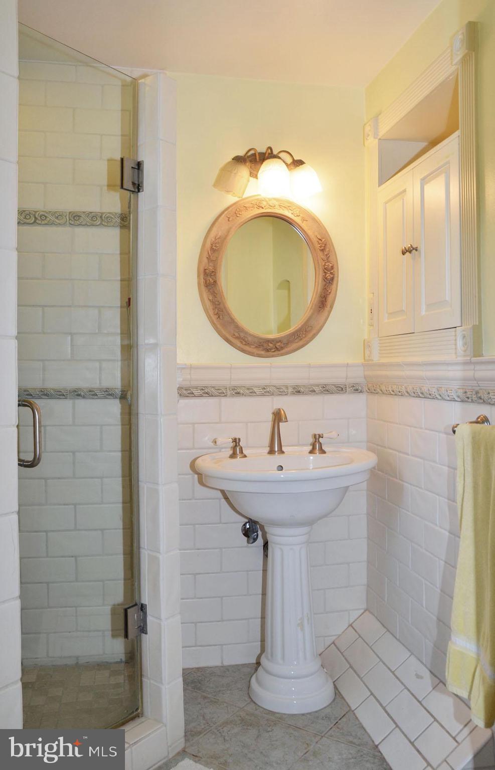 5411 Lambeth Road Bethesda, MD 20814 - Photo 28 of 43 Ensuite bath in Bedroom #2