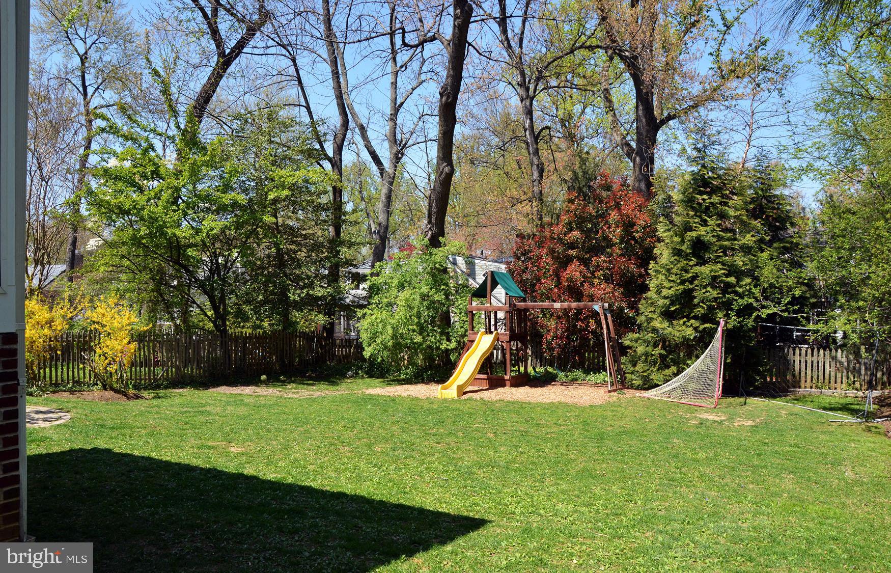 5411 Lambeth Road Bethesda, MD 20814 - Photo 4 of 43 9,000 sq. ft. level lot
