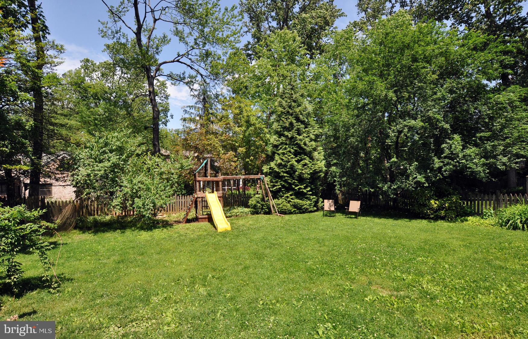 5411 Lambeth Road Bethesda, MD 20814 - Photo 43 of 43 Yards like this are hard to find!