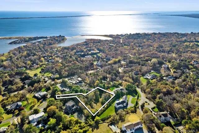 an outdoor view of the house