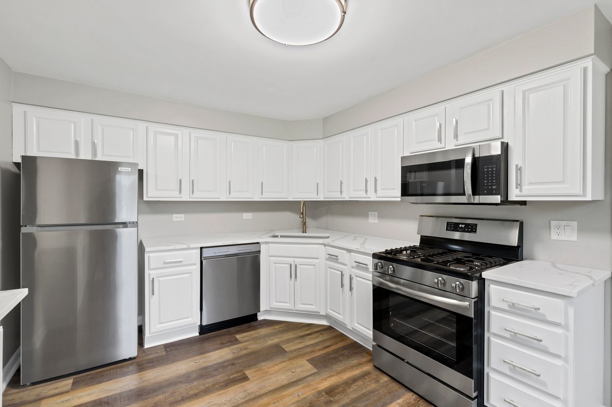 32910 North Meadow Road Grayslake, IL 60030 - Photo 3 of 10