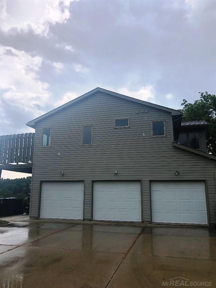 9648 Clyde Road Fenton, MI 48430 - Photo 4 of 28 31388949-3.JPG